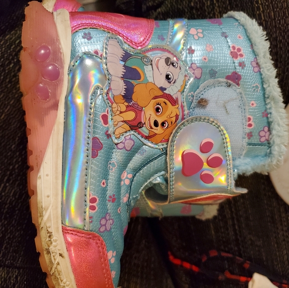 Girls Light up snow boots - Picture 2 of 3